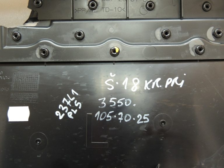 Škoda Superb III 3V kombi Durvju apdare priekšējais kreisais durvju panelis 3V1867013C