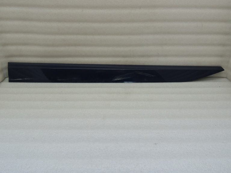 Škoda Superb III 3V Kombi Priekšējo durvju līstes kreisās puses 3V0854939E