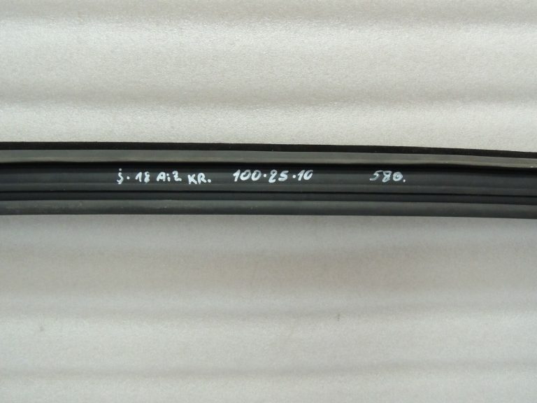 Škoda Superb III 3V Kombi Aizmugurējo kreiso durvju gumijas loga blīvējums 3V9839431F