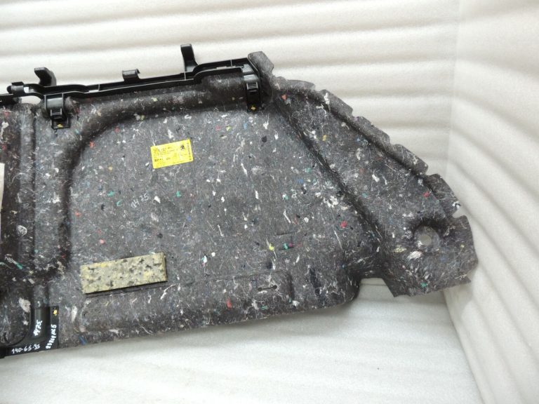Skoda Superb III 3V universāls bagāžnieka pārsegs labais 3V9867428K