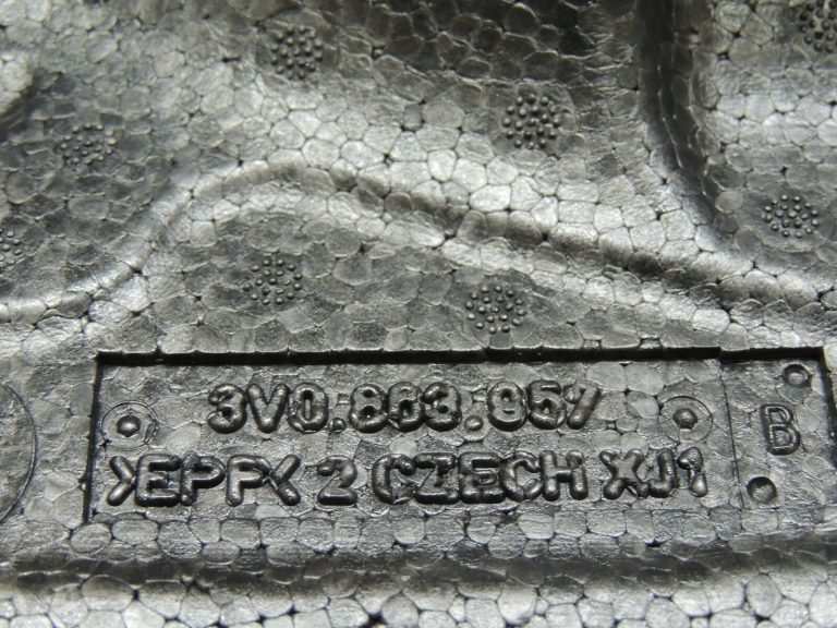 Skoda Superb III 3V kombi bagāžas nodalījuma detaļas rezerves riteņa putas 3V0863957B