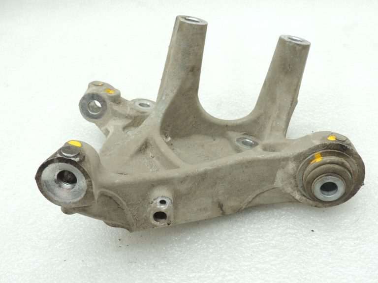 Opel Insignia B Aizmugurējā kreisā riteņa gultņa korpuss 22949387 84454536