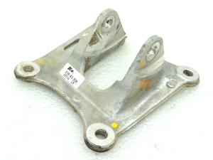 Opel Insignia B Aizmugurējās sviras kronšteins, labais 22947238 YR00051680