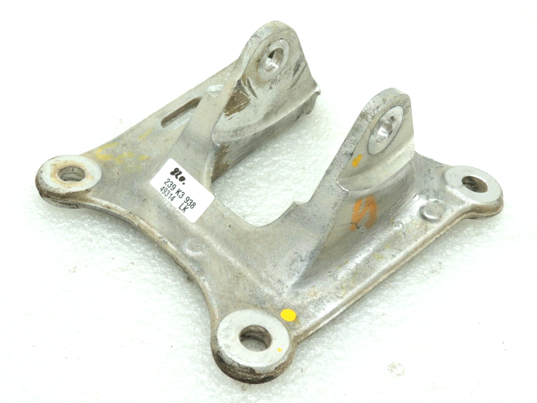 Opel Insignia B Aizmugurējās sviras kronšteins, labais 22947238 YR00051680