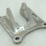Opel Insignia B Aizmugurējās vadības sviras kronšteins, kreisais 22947237 YR00051580