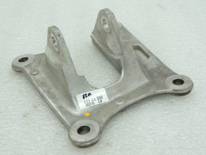Opel Insignia B Aizmugurējās vadības sviras kronšteins, kreisais 22947237 YR00051580