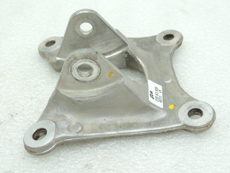 Opel Insignia B Aizmugurējās vadības sviras kronšteins, kreisais 22947237 YR00051580