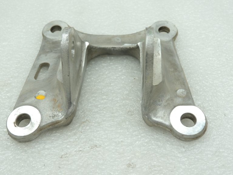 Opel Insignia B Aizmugurējās vadības sviras kronšteins, kreisais 22947237 YR00051580