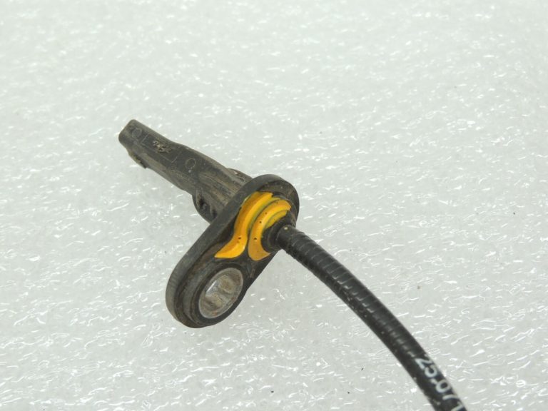 Opel Insignia B Aizmugurējais kreisais vai labais ABS sensors Riteņa ātruma sensors 84228851