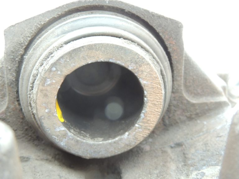 Opel Insignia B bremžu suports priekšējais labais 13514216 95526041 Bremžu suports priekšējais R
