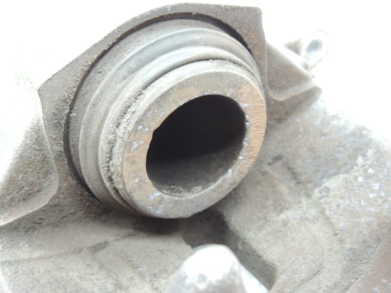 Opel Insignia B bremžu suports priekšējais labais 13514216 95526041 Bremžu suports priekšējais R