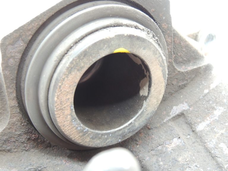 Opel Insignia B bremžu suports priekšējais kreisais 13514215 95526040 Bremžu suports priekšējais L