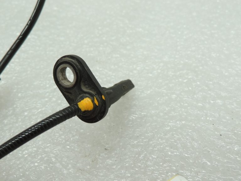 Opel Insignia B Priekšējais kreisais vai labais ABS sensors Riteņa ātruma sensors 84149055
