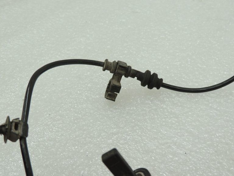 Opel Insignia B Priekšējais kreisais vai labais ABS sensors Riteņa ātruma sensors 84149055