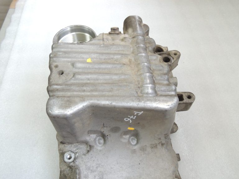 Toyota Yaris P13 1.5 16V 2NRFKE 82kw eļļas panna 121010Y100 12101-0Y100 eļļas panna
