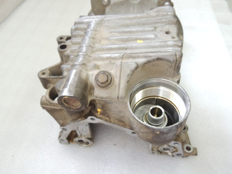 Toyota Yaris P13 1.5 16V 2NRFKE 82kw eļļas panna 121010Y100 12101-0Y100 eļļas panna