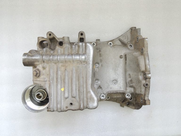 Toyota Yaris P13 1.5 16V 2NRFKE 82kw eļļas panna 121010Y100 12101-0Y100 eļļas panna