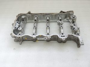 Toyota Yaris P13 1.5 16V 2NRFKE 82kw Sadales vārpstas korpuss 1110347903