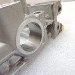 Toyota Yaris P13 1.5 16V 2NRFKE 82kw Sadales vārpstas korpuss 1110347903