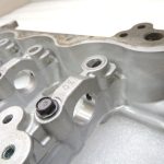 Toyota Yaris P13 1.5 16V 2NRFKE 82kw Sadales vārpstas korpuss 1110347903