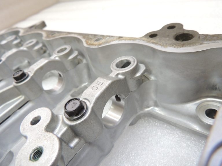 Toyota Yaris P13 1.5 16V 2NRFKE 82kw Sadales vārpstas korpuss 1110347903