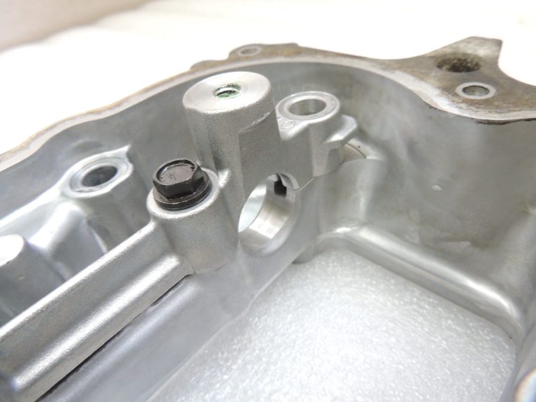 Toyota Yaris P13 1.5 16V 2NRFKE 82kw Sadales vārpstas korpuss 1110347903