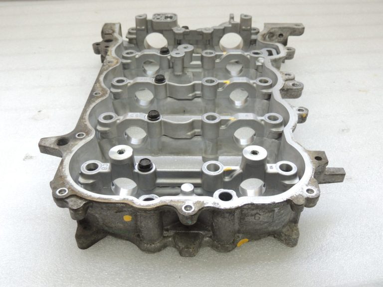 Toyota Yaris P13 1.5 16V 2NRFKE 82kw Sadales vārpstas korpuss 1110347903