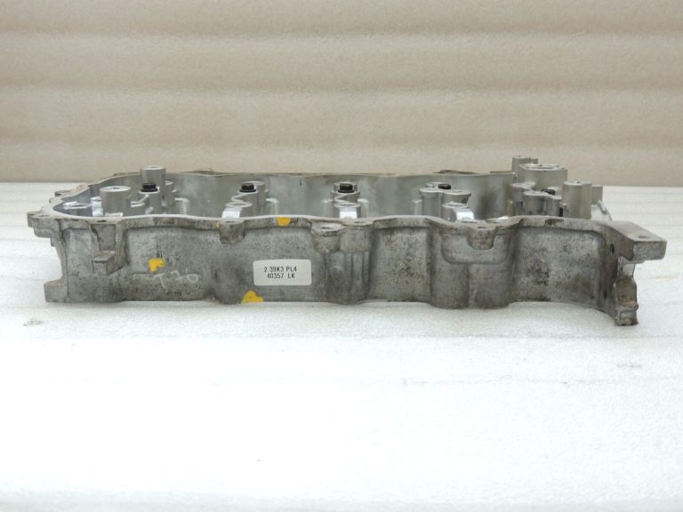 Toyota Yaris P13 1.5 16V 2NRFKE 82kw Sadales vārpstas korpuss 1110347903