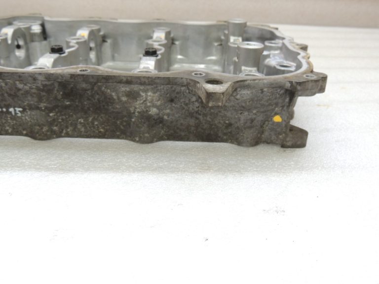 Toyota Yaris P13 1.5 16V 2NRFKE 82kw Sadales vārpstas korpuss 1110347903