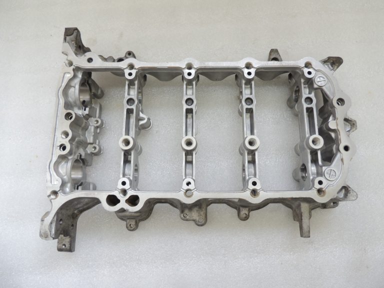 Toyota Yaris P13 1.5 16V 2NRFKE 82kw Sadales vārpstas korpuss 1110347903