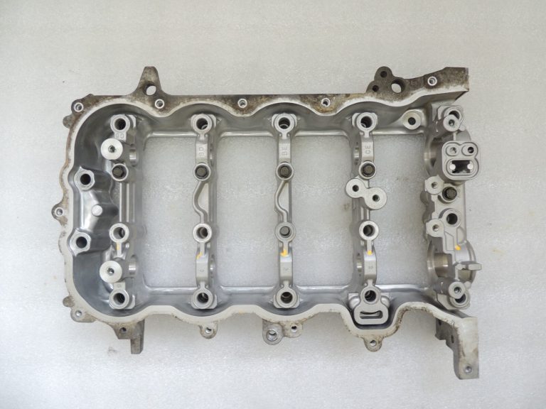 Toyota Yaris P13 1.5 16V 2NRFKE 82kw Sadales vārpstas korpuss 1110347903