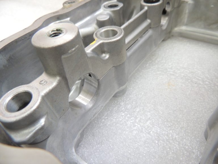 Toyota Yaris P13 1.5 16V 2NRFKE 82kw Sadales vārpstas korpuss 1110347903