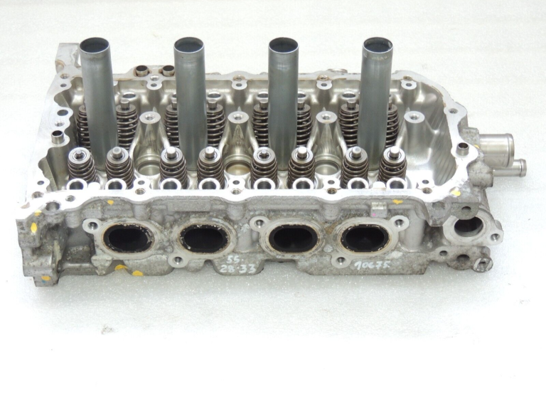 Toyota Yaris P13 1.5 16V 2NRFKE 82kw Cilindra galva 11101-49525 11101-49526