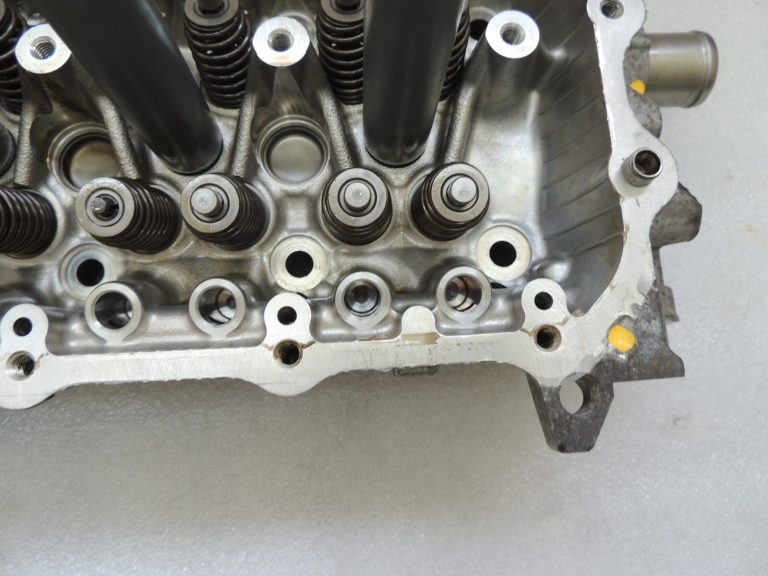 Toyota Yaris P13 1.5 16V 2NRFKE 82kw Cilindra galva 11101-49525 11101-49526