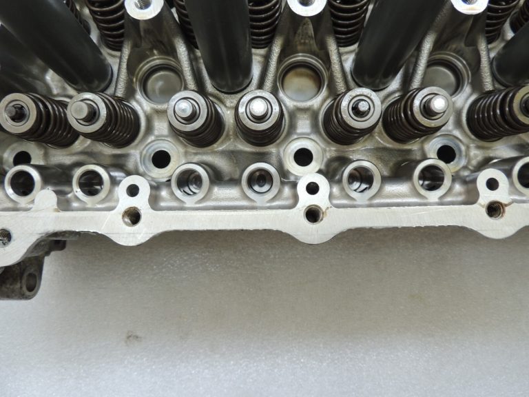 Toyota Yaris P13 1.5 16V 2NRFKE 82kw Cilindra galva 11101-49525 11101-49526