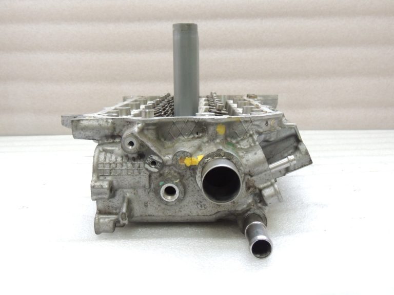 Toyota Yaris P13 1.5 16V 2NRFKE 82kw Cilindra galva 11101-49525 11101-49526