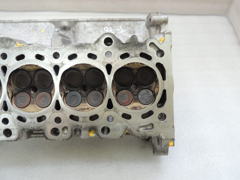 Toyota Yaris P13 1.5 16V 2NRFKE 82kw Cilindra galva 11101-49525 11101-49526