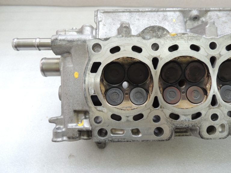 Toyota Yaris P13 1.5 16V 2NRFKE 82kw Cilindra galva 11101-49525 11101-49526