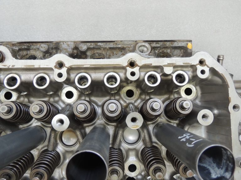 Toyota Yaris P13 1.5 16V 2NRFKE 82kw Cilindra galva 11101-49525 11101-49526