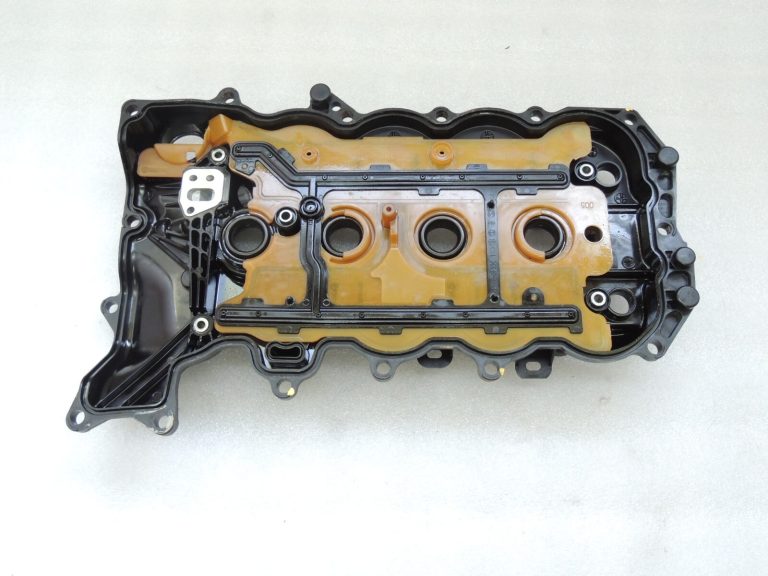 Toyota Yaris P13 1.5 16V 2NRFKE 82kw Vārstu vāks 11201-47170 Vārstu vāks