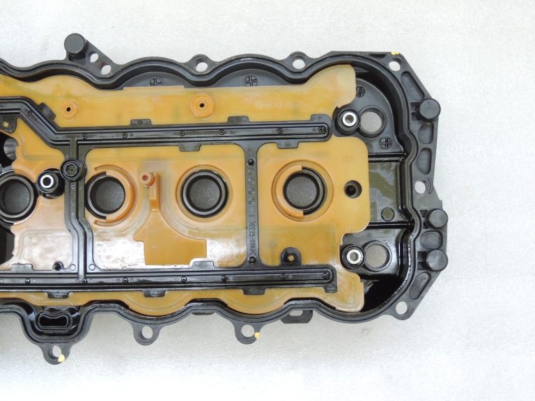 Toyota Yaris P13 1.5 16V 2NRFKE 82kw Vārstu vāks 11201-47170 Vārstu vāks