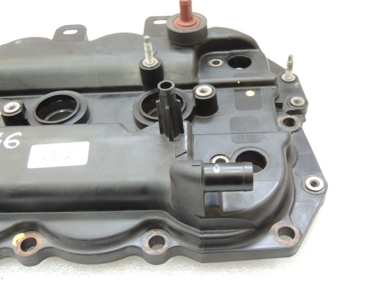 Toyota Yaris P13 1.5 16V 2NRFKE 82kw Vārstu vāks 11201-47170 Vārstu vāks