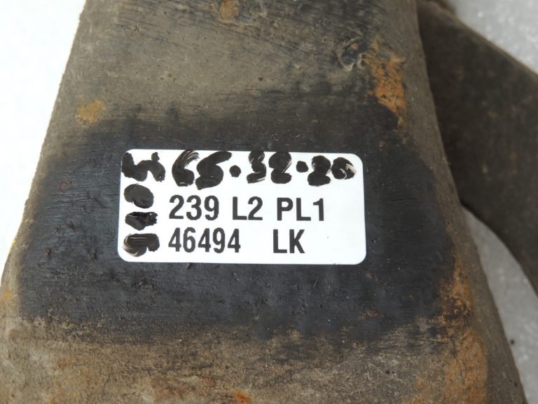 Nissan Navara II D40 3.0DCi V6 V9X Riteņa gultņa korpuss priekšējais labais 400145X00C