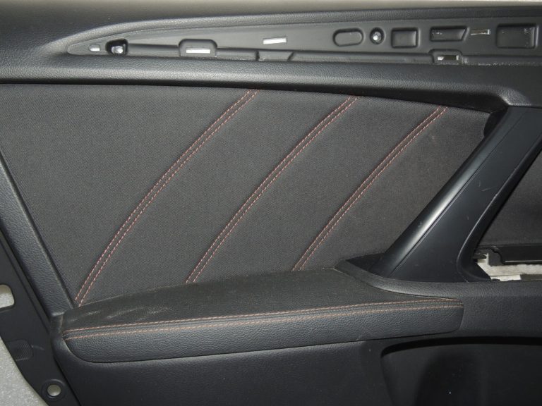 Toyota Avensis T27 durvju panelis FE40 melns priekšējais kreisais 6762005690C9
