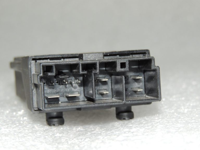 Oriģinālais BMW sēdekļu moduļa vadības bloks 61357490465 7490465