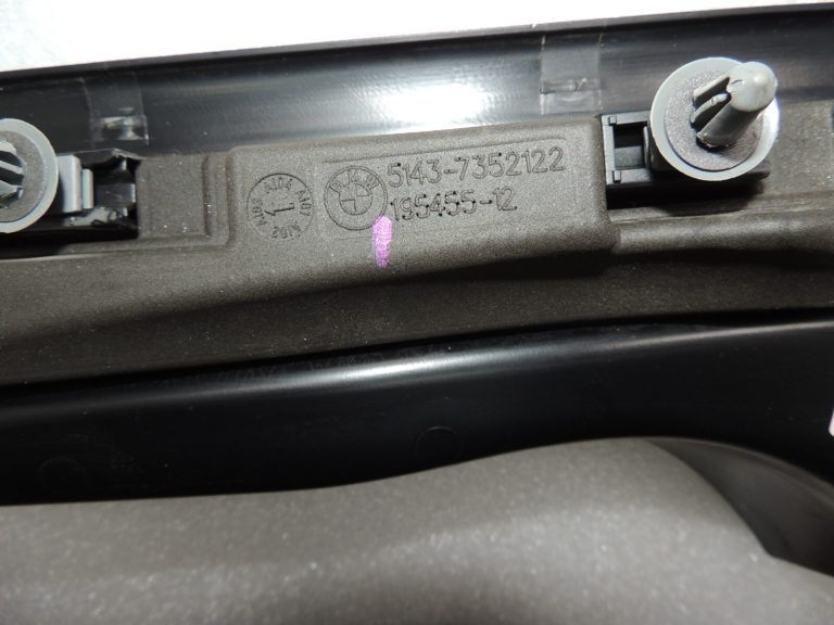 BMW F10 F11 Aizmugurējo durvju sliekšņa vāka līstes, labās 51477358046 7358046