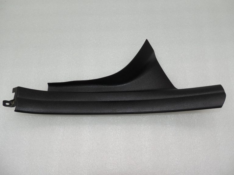 BMW F10 F11 Aizmugurējo durvju sliekšņa vāka līstes, labās 51477358046 7358046