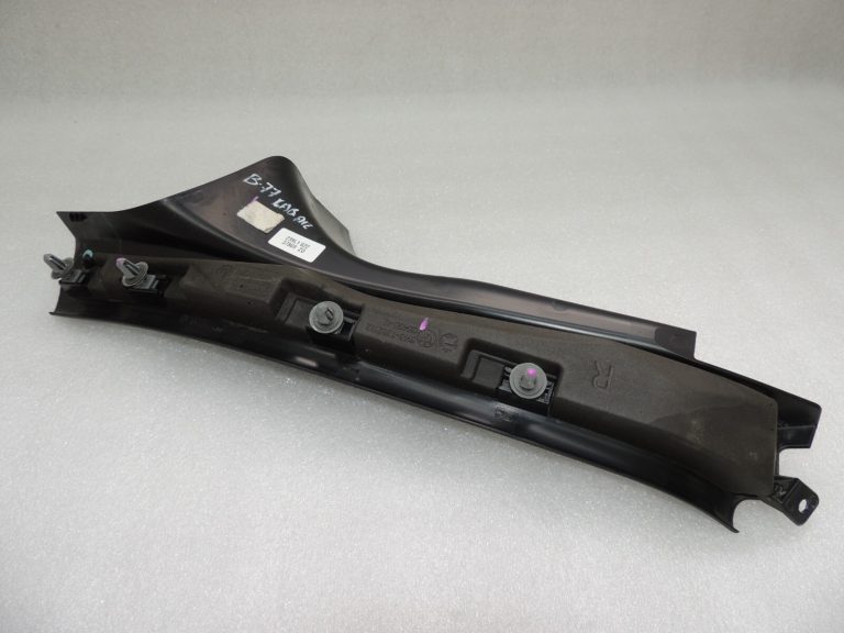 BMW F10 F11 Aizmugurējo durvju sliekšņa vāka līstes, labās 51477358046 7358046