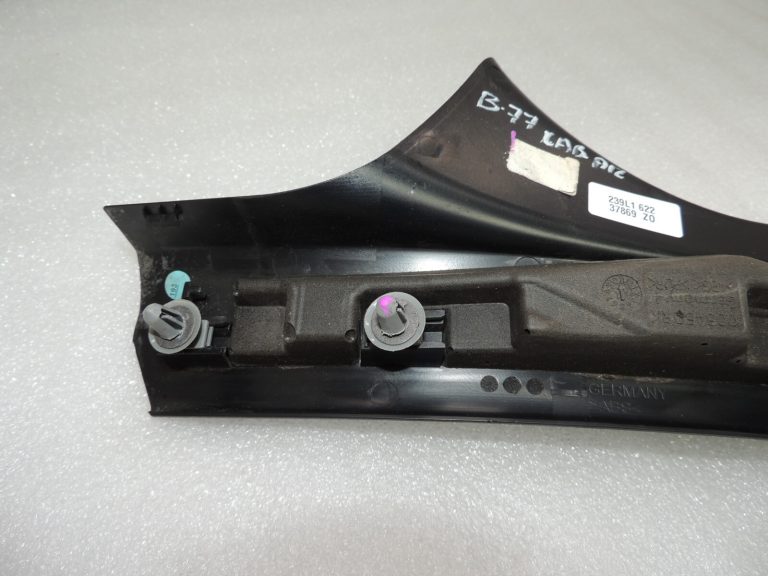 BMW F10 F11 Aizmugurējo durvju sliekšņa vāka līstes, labās 51477358046 7358046
