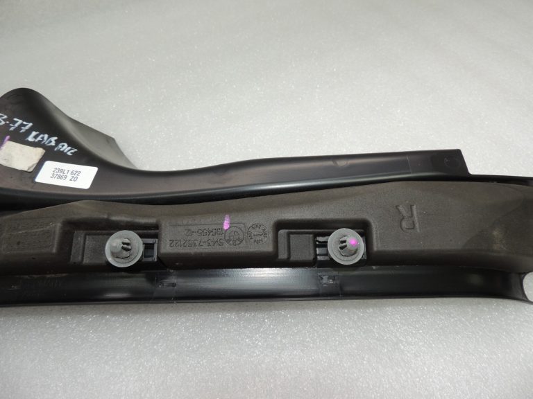 BMW F10 F11 Aizmugurējo durvju sliekšņa vāka līstes, labās 51477358046 7358046